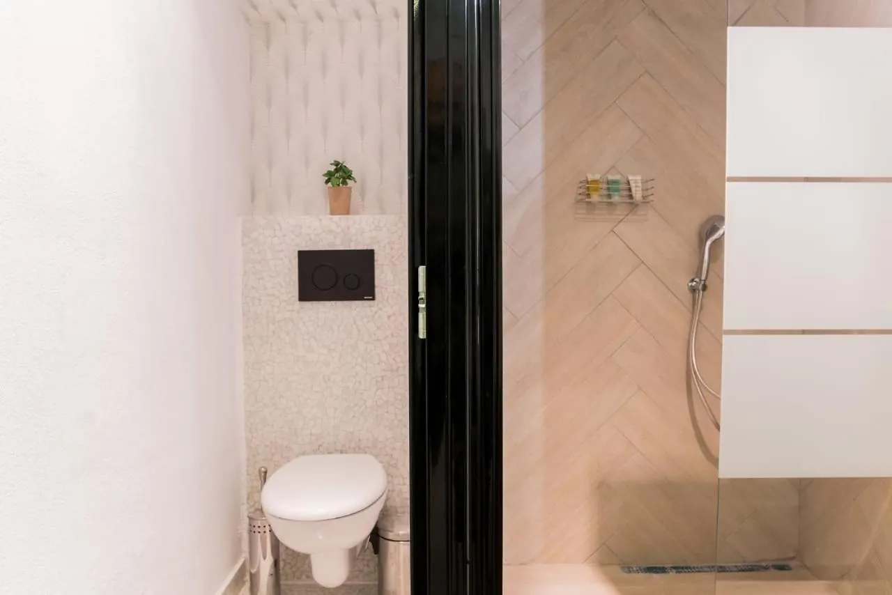 Cutest White-Tower Apartment With A Private Patio Thessaloniki Greece