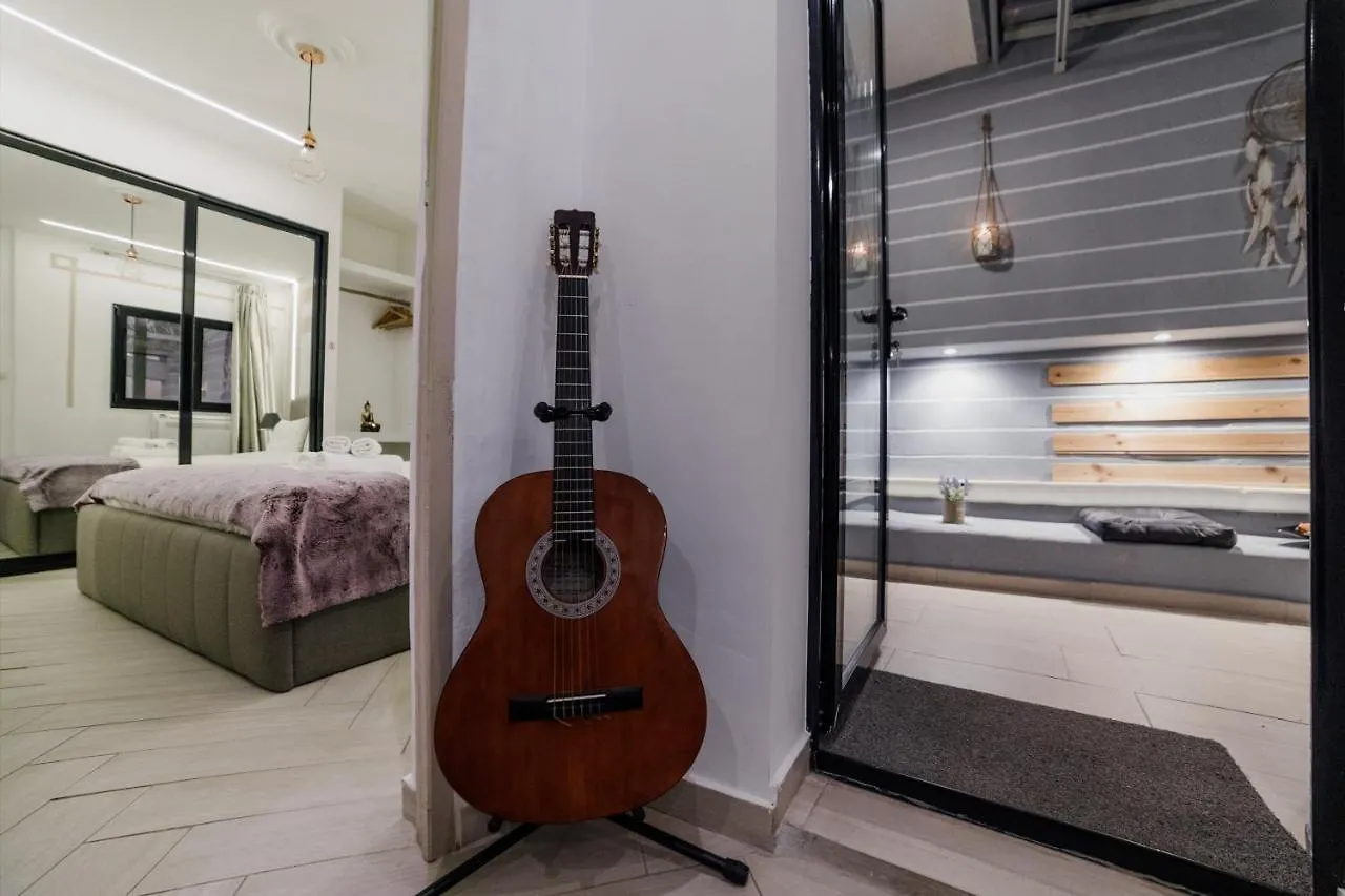 Cutest White-Tower Apartment With A Private Patio Thessaloniki Greece