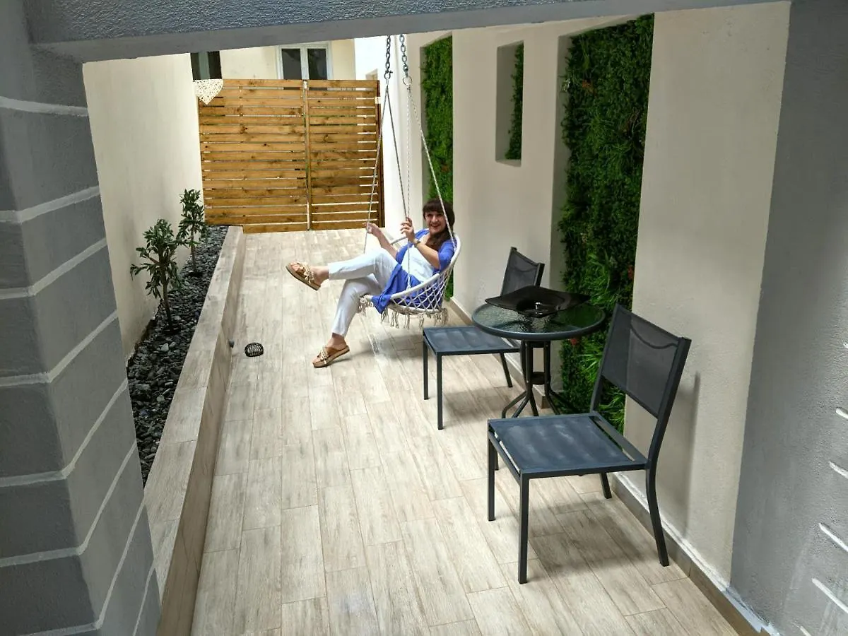 Cutest White-Tower Apartment With A Private Patio Thessaloniki