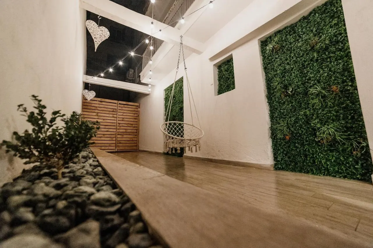 Cutest White-Tower Apartment With A Private Patio Thessaloniki