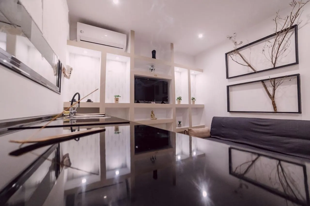 Cutest White-Tower Apartment With A Private Patio Thessaloniki