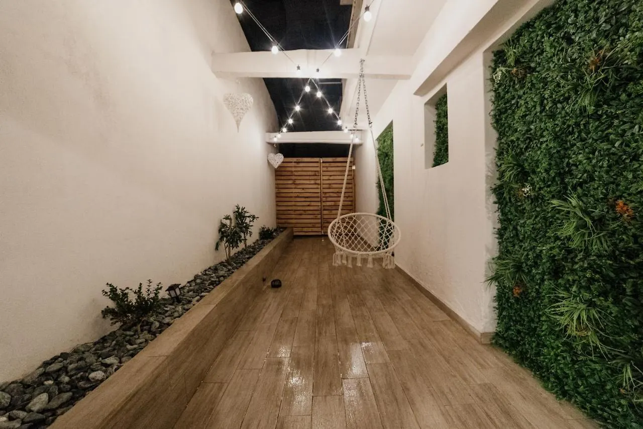 Cutest White-Tower Apartment With A Private Patio Thessaloniki