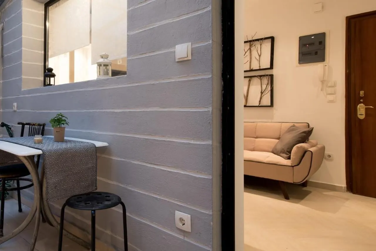 Cutest White-Tower Apartment With A Private Patio Thessaloniki Greece