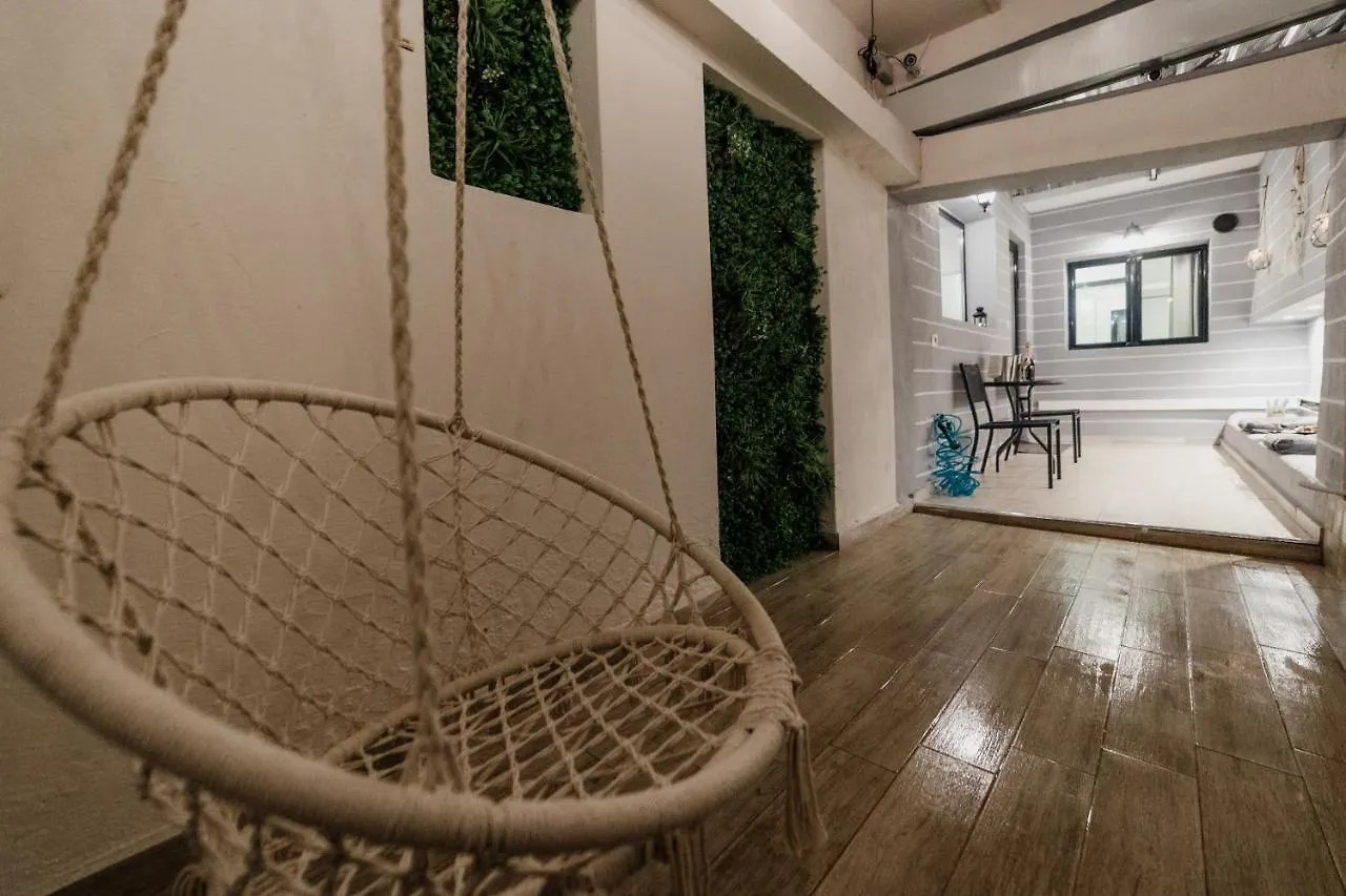 Cutest White-Tower Apartment With A Private Patio Thessaloniki