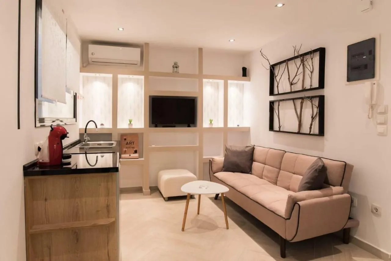Cutest White-Tower Apartment With A Private Patio Thessaloniki 0*,